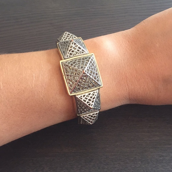 BCBG bracelet - Picture 1 of 2